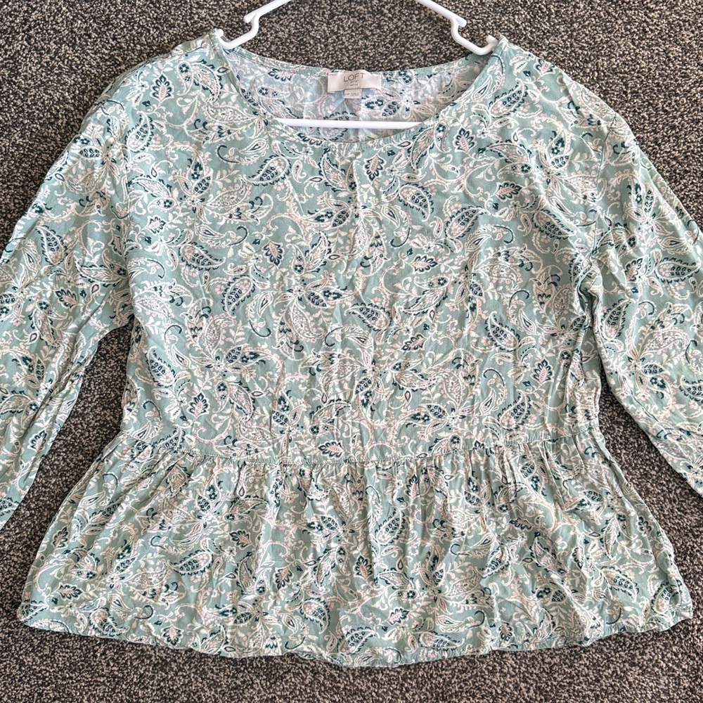 LOFT Ladies Mint Paisley Puff Sleeve Shirt, Medium Petite